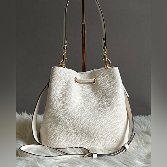 CBH06 - Coach Rowan Bucket Bag - Picture 6 of 15